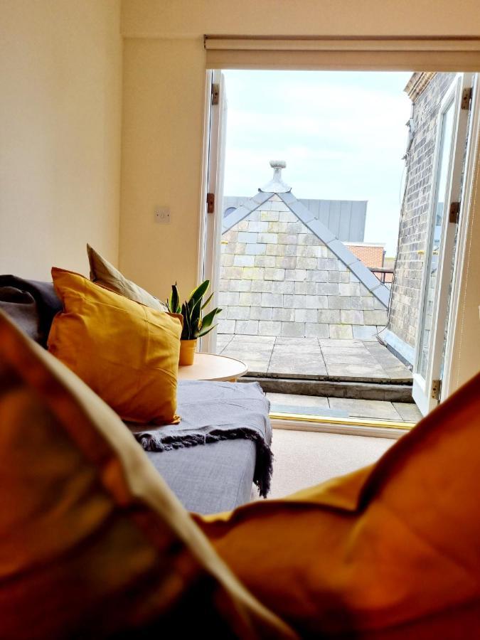 Cityscape Haven: 1 Bedroom Apartment With Terrace And City View Bournemouth Exterior photo
