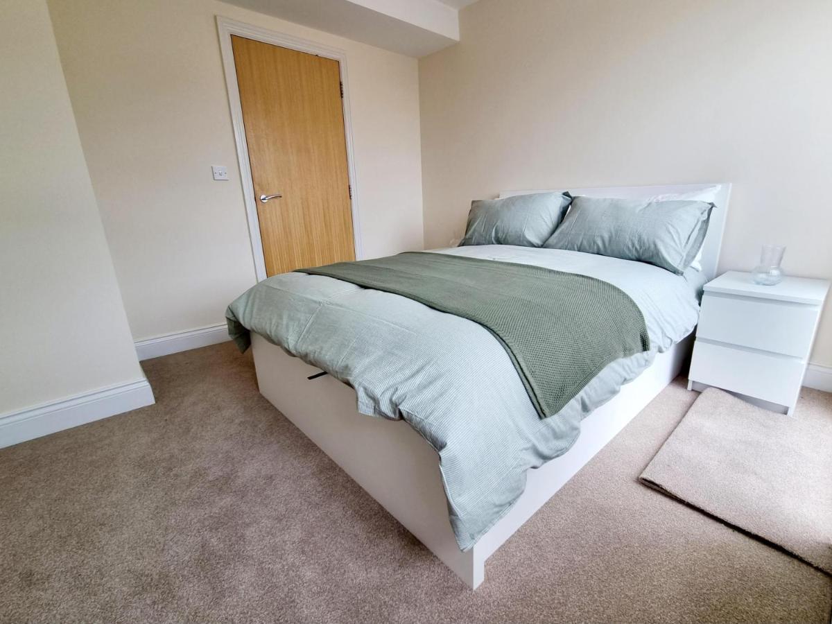 Cityscape Haven: 1 Bedroom Apartment With Terrace And City View Bournemouth Exterior photo