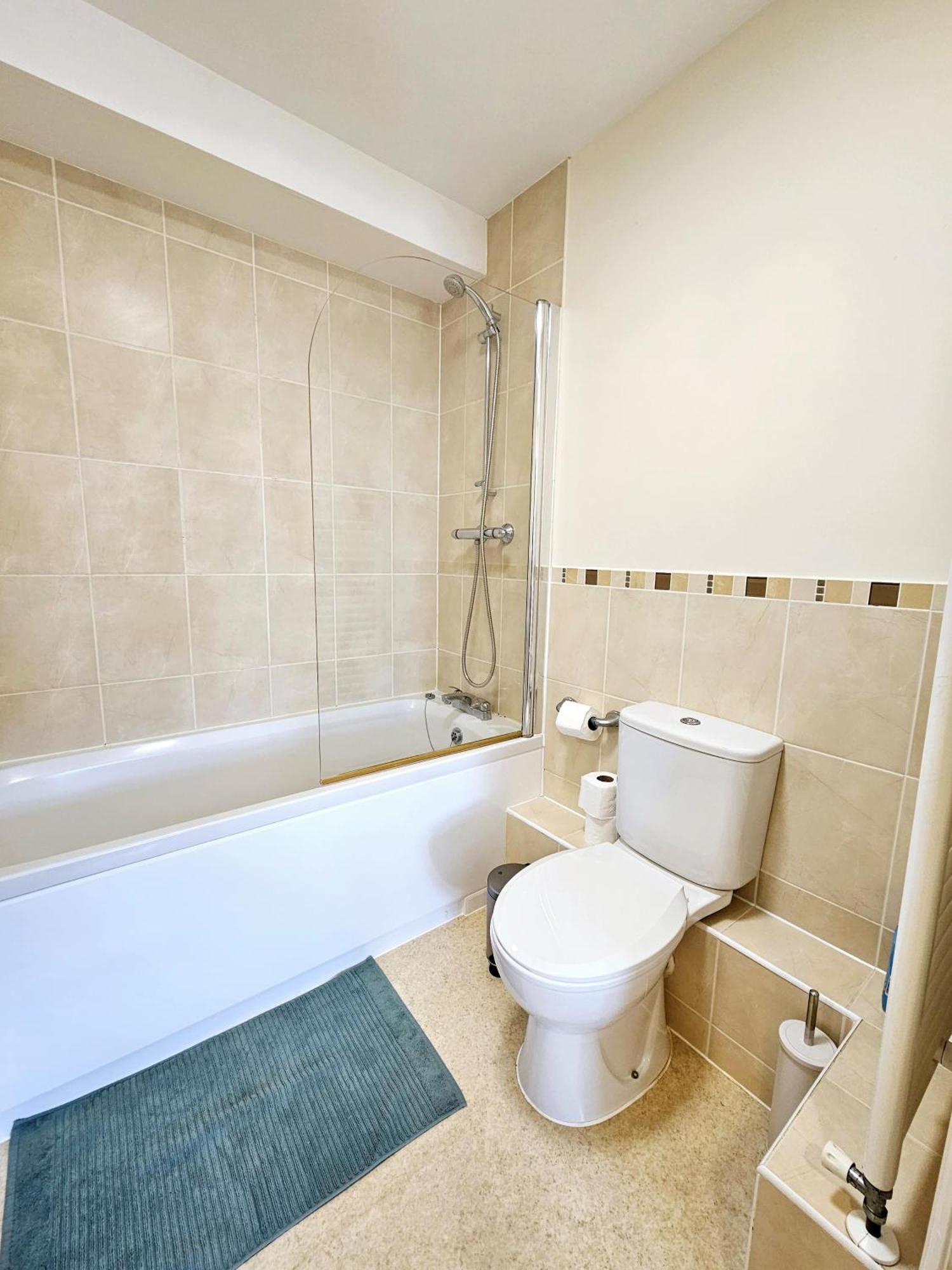 Cityscape Haven: 1 Bedroom Apartment With Terrace And City View Bournemouth Exterior photo